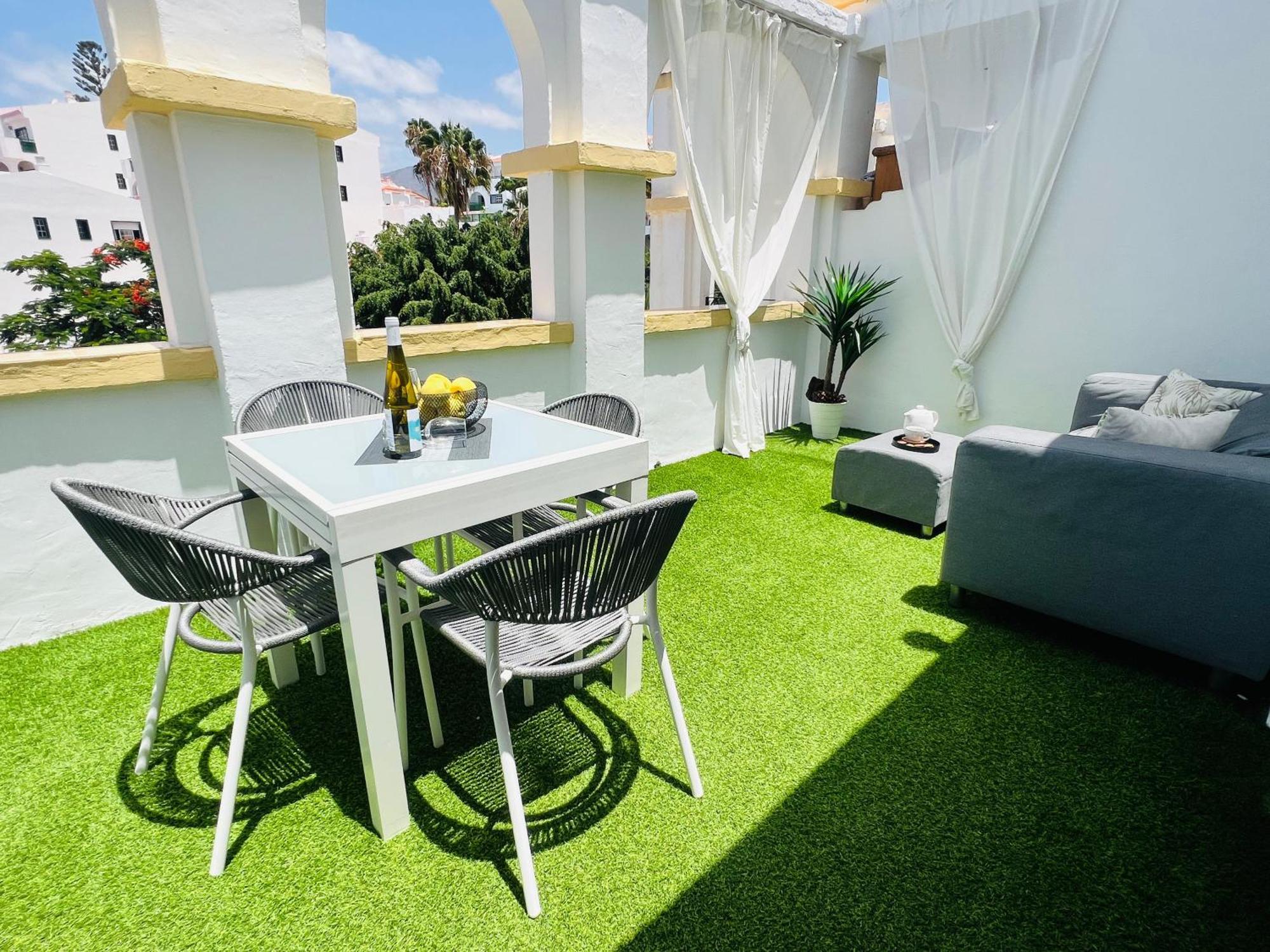 Paulmarie Apartment Ocean View In Windsor Park 아데제 외부 사진